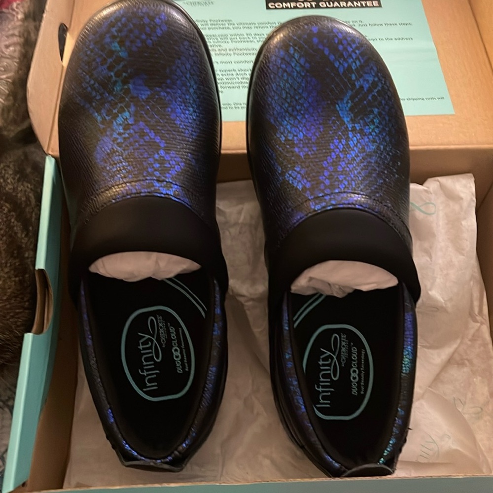 Cherokee Stride Clogs